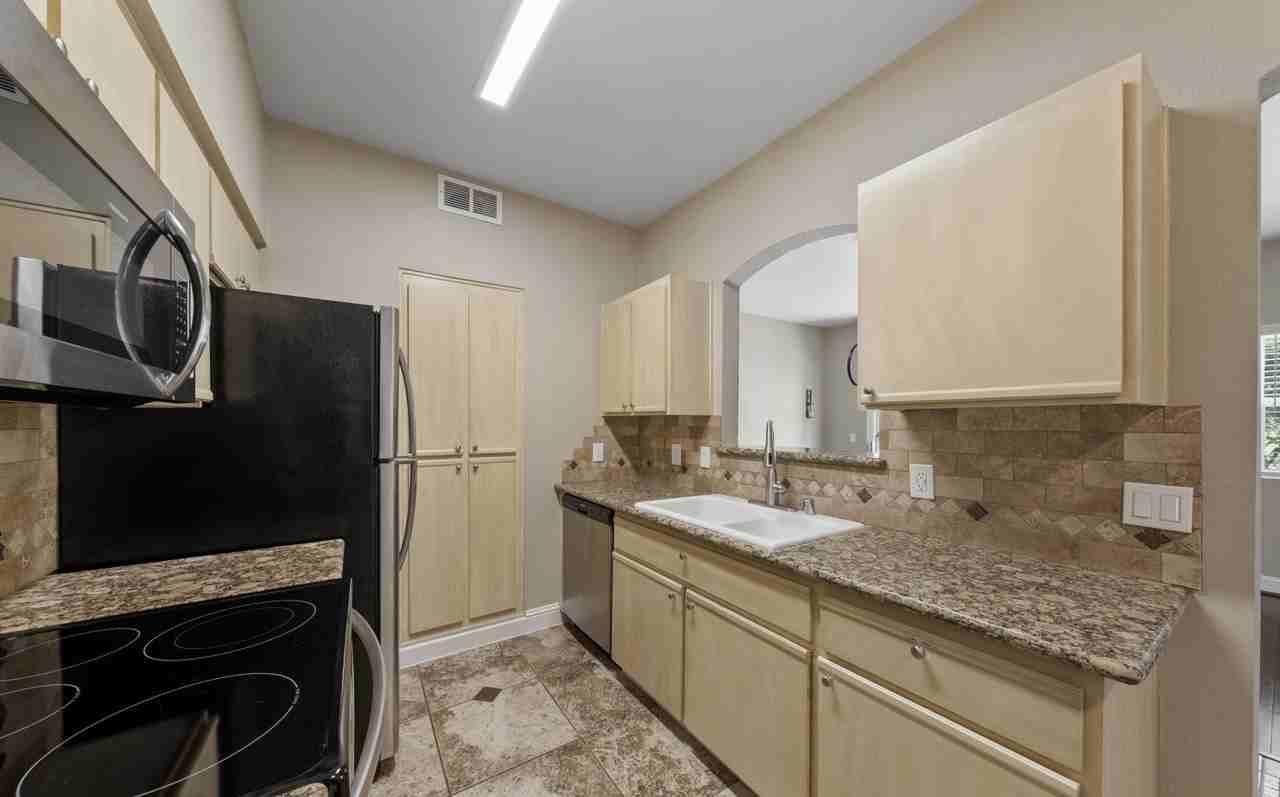6850 Sharlands Ave - Photo 6 of 28