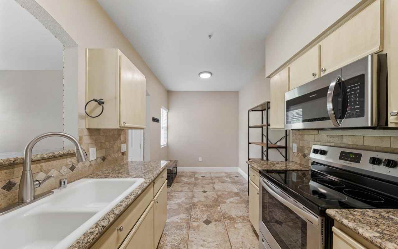 6850 Sharlands Ave - Photo 7 of 28