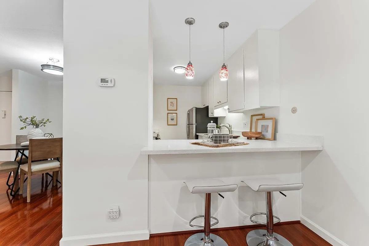 1101 Continentals Way #104 - Photo 3 of 12