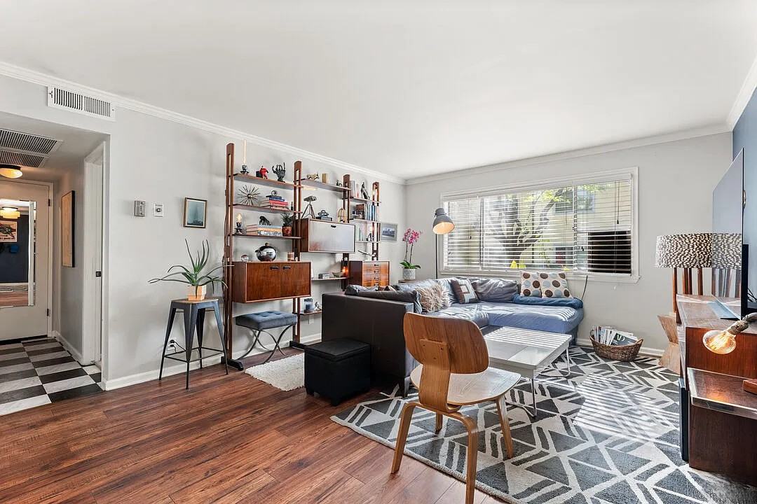 11813 Runnymede St #9 - Photo 4 of 13