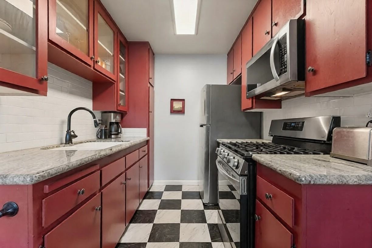 11813 Runnymede St #9 - Photo 5 of 13