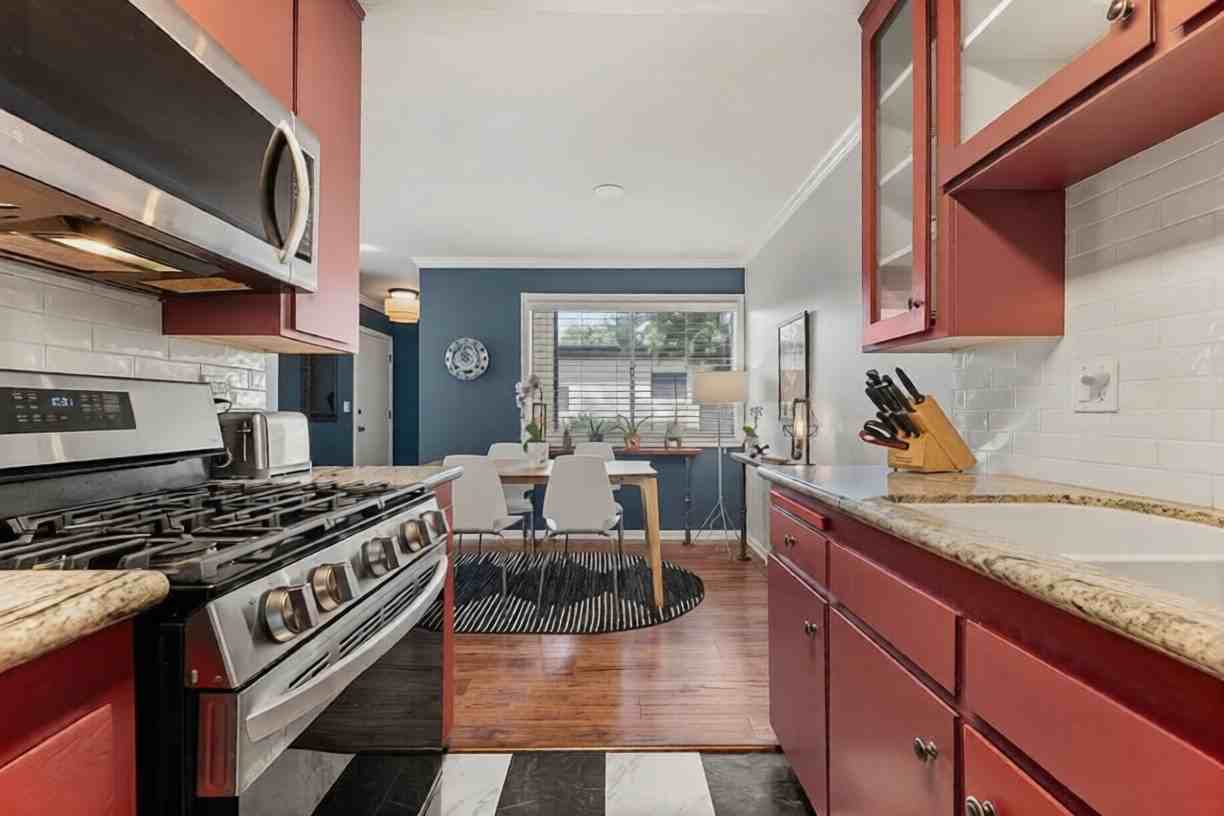 11813 Runnymede St #9 - Photo 7 of 13