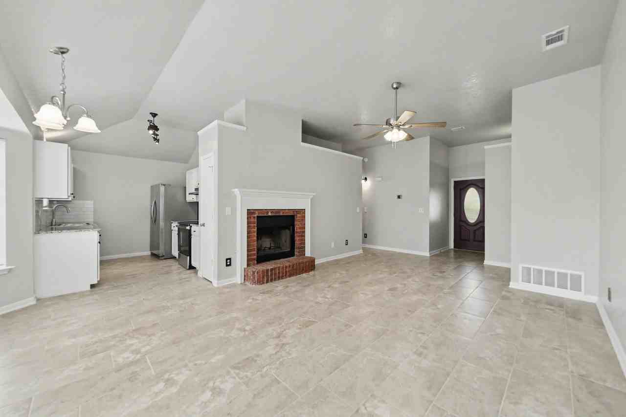 2502 Eastwood Dr - Photo 6 of 22