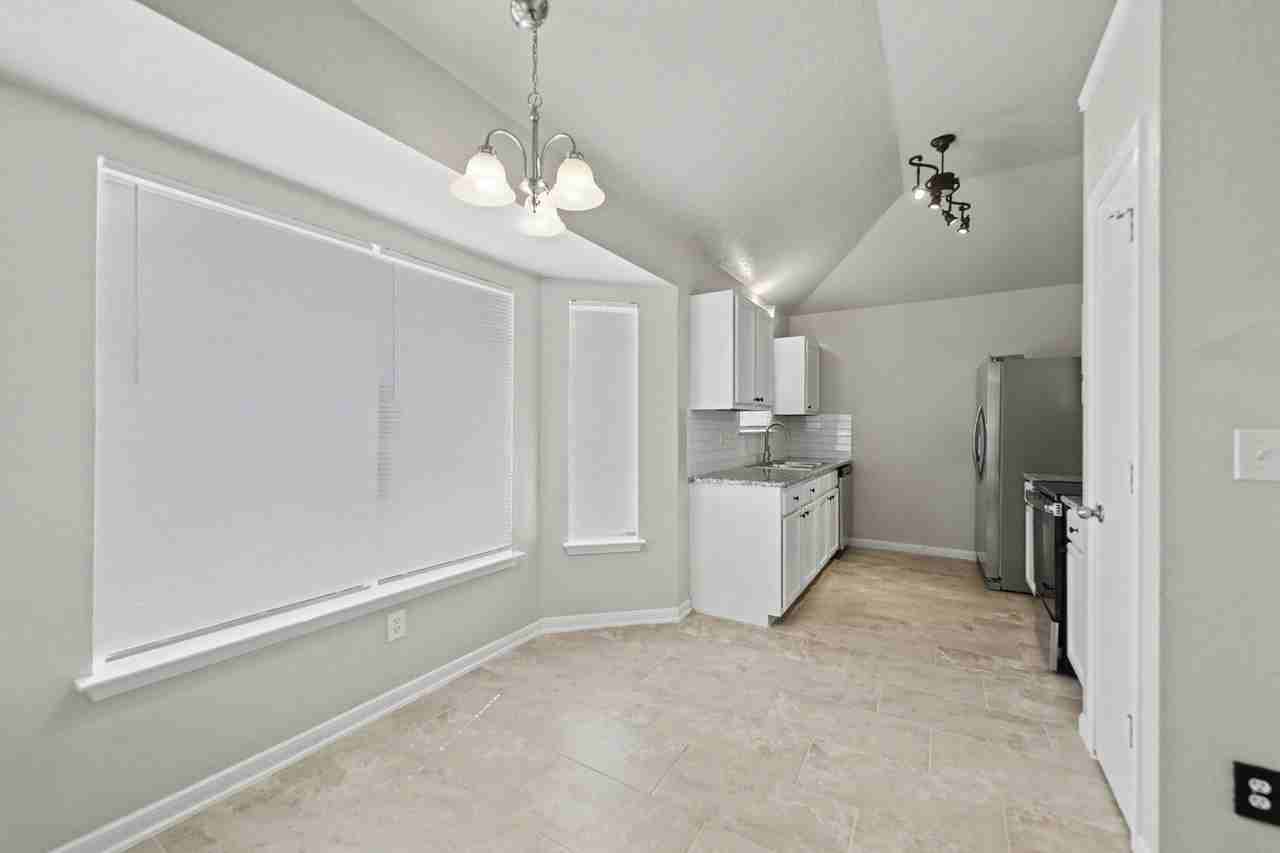 2502 Eastwood Dr - Photo 7 of 22