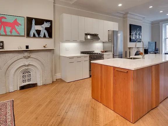 28 Remsen St - Photo 2 of 5