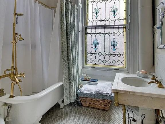 28 Remsen St - Photo 3 of 5