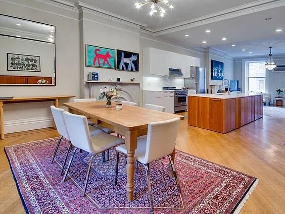 28 Remsen St - Photo 4 of 5