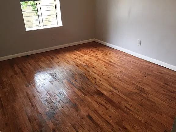 406 E 21st St - Photo 2 of 5