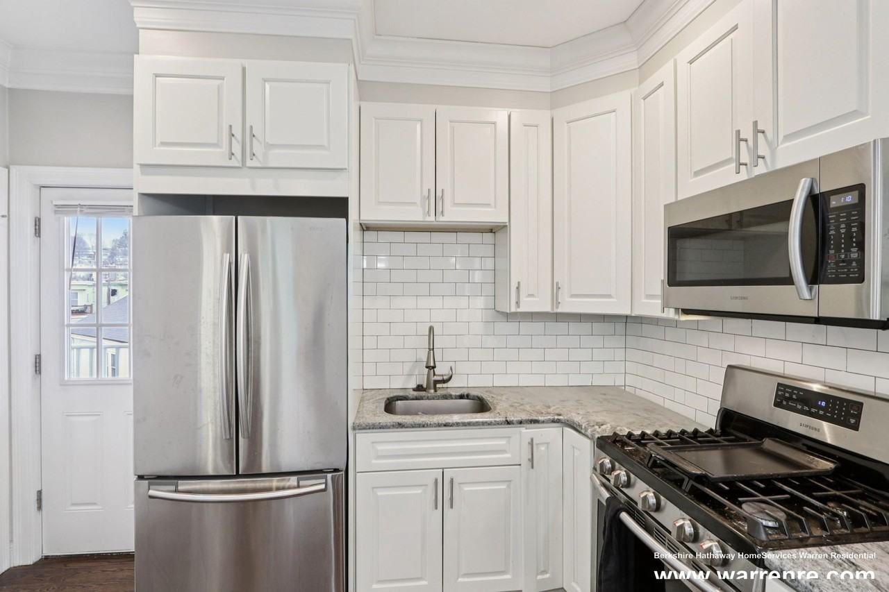 1048 Saratoga St #3 - Photo 3 of 20