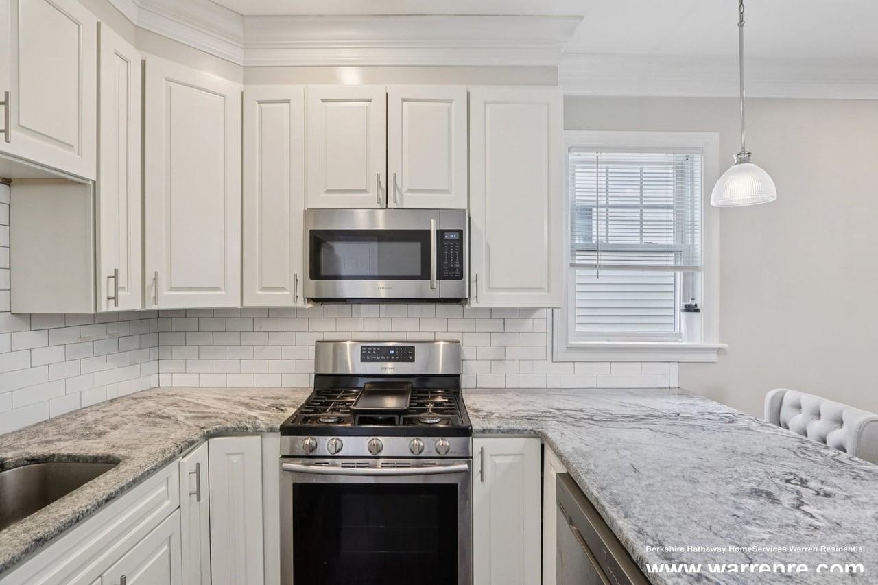 1048 Saratoga St #3 - Photo 5 of 20