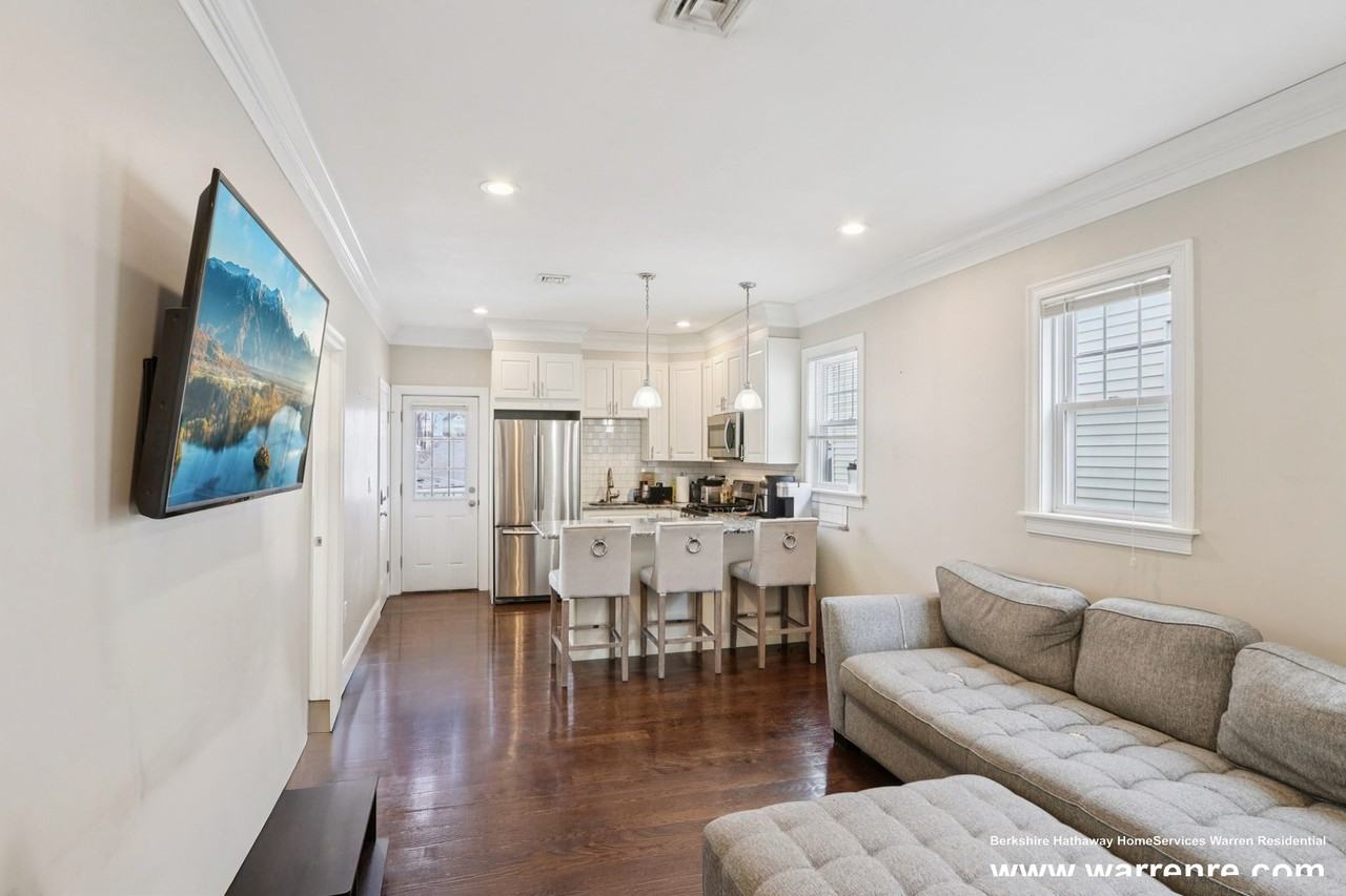1048 Saratoga St #3 - Photo 6 of 20