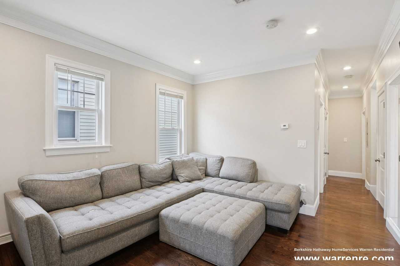 1048 Saratoga St #3 - Photo 7 of 20