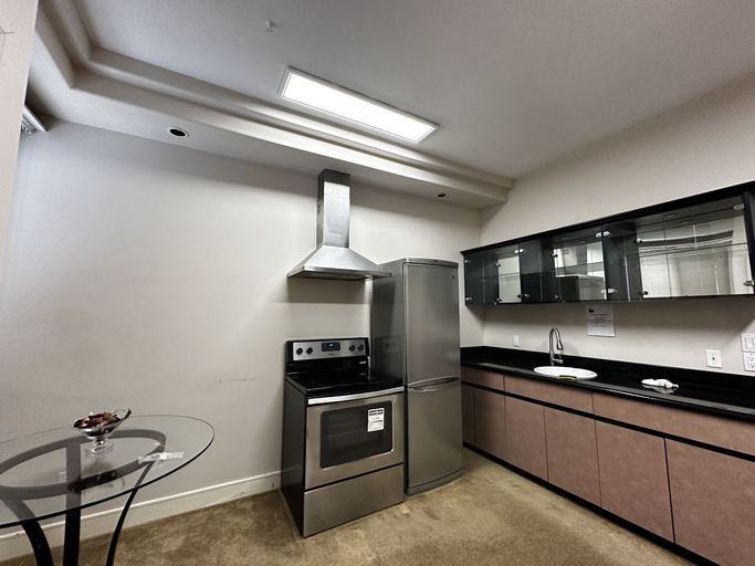 2501 Carnarvon St - Photo 3 of 9