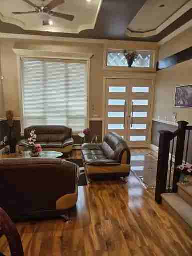 5836 138 St - Photo 3 of 16