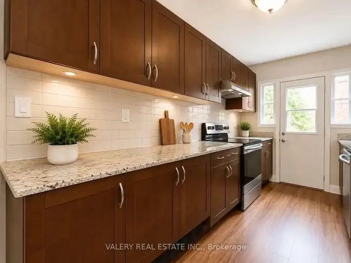 1365 Bayview Ave #L05 - Photo 4 of 8