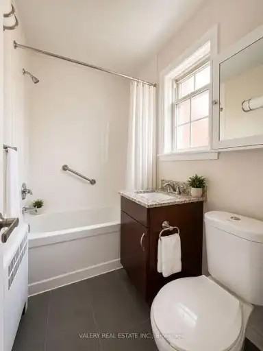1365 Bayview Ave #L05 - Photo 5 of 8