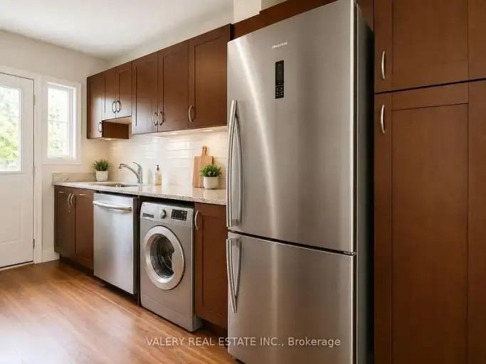 1365 Bayview Ave #L05 - Photo 6 of 8