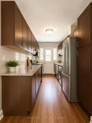 1365 Bayview Ave #L05 - Photo 7 of 8