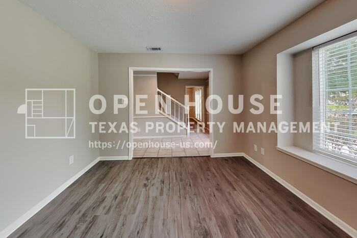 8110 Renmark Ln - Photo 4 of 26