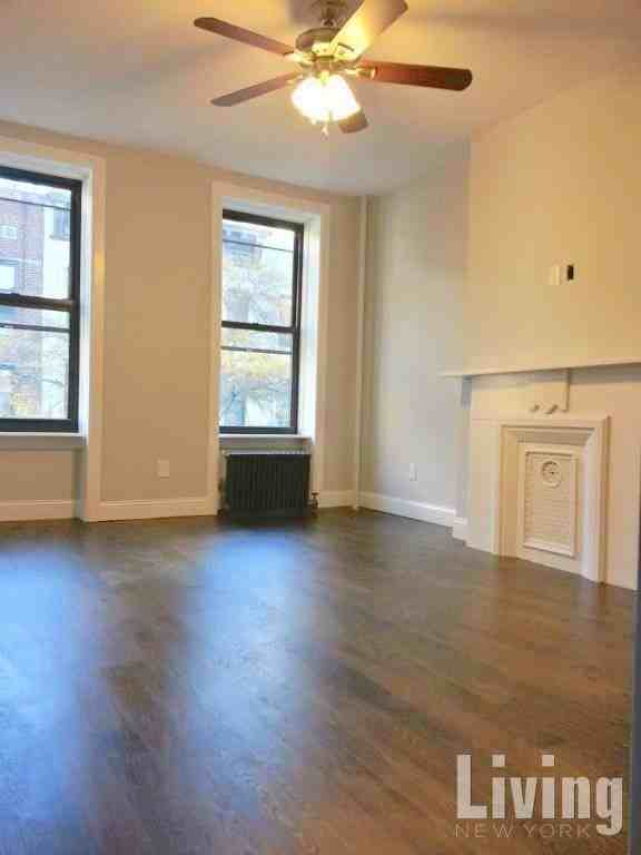 318 E 90th St #4E - Photo 3 of 8
