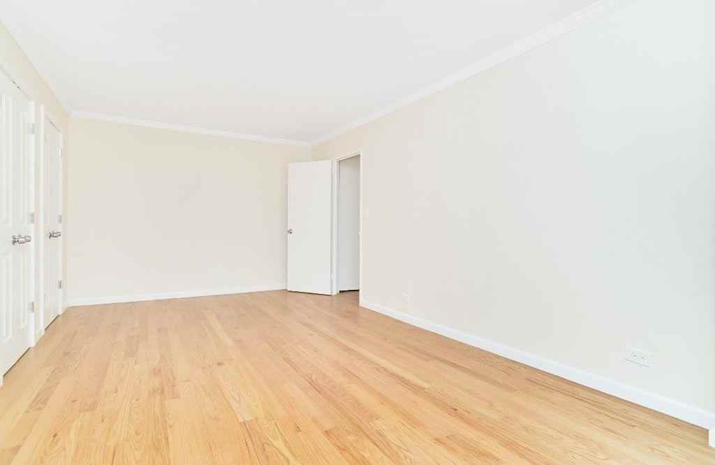 401 E 89th St #4N - Photo 4 of 13