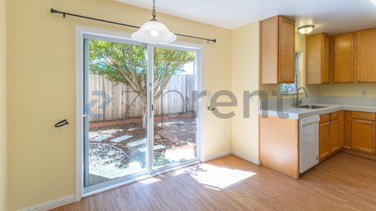 2821 Bay Village Ave - Photo 7 of 23