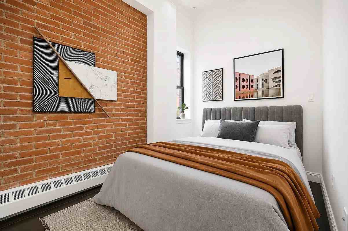 315 E 10th St #1F - Photo 4 of 7