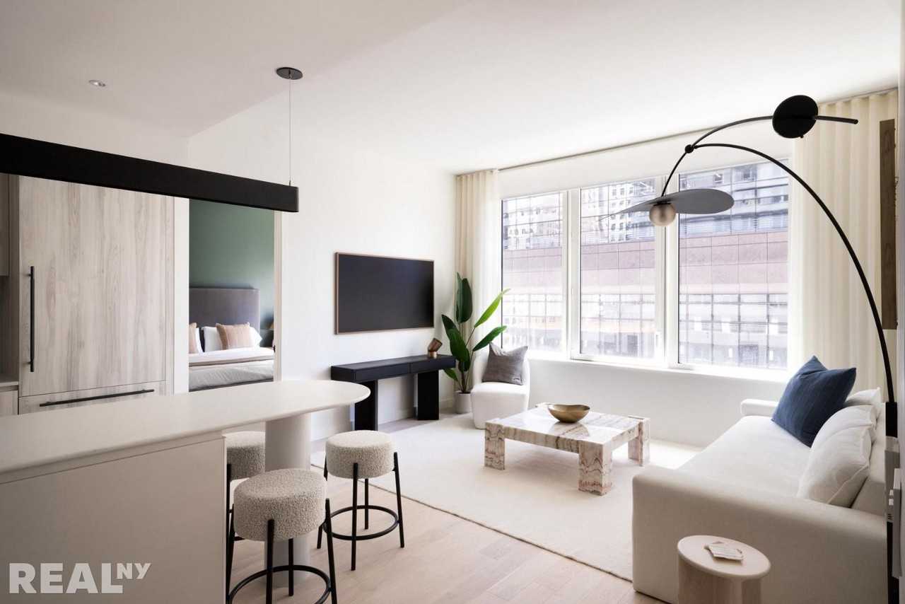 W 60th St #4D - Photo 2 of 10