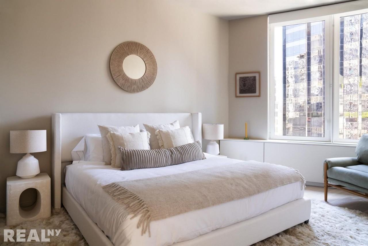 W 60th St #4D - Photo 3 of 10