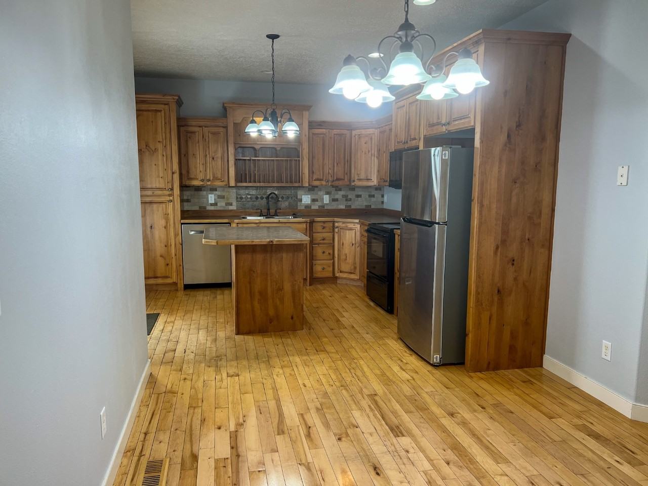 1045 N 130 W - Photo 3 of 20
