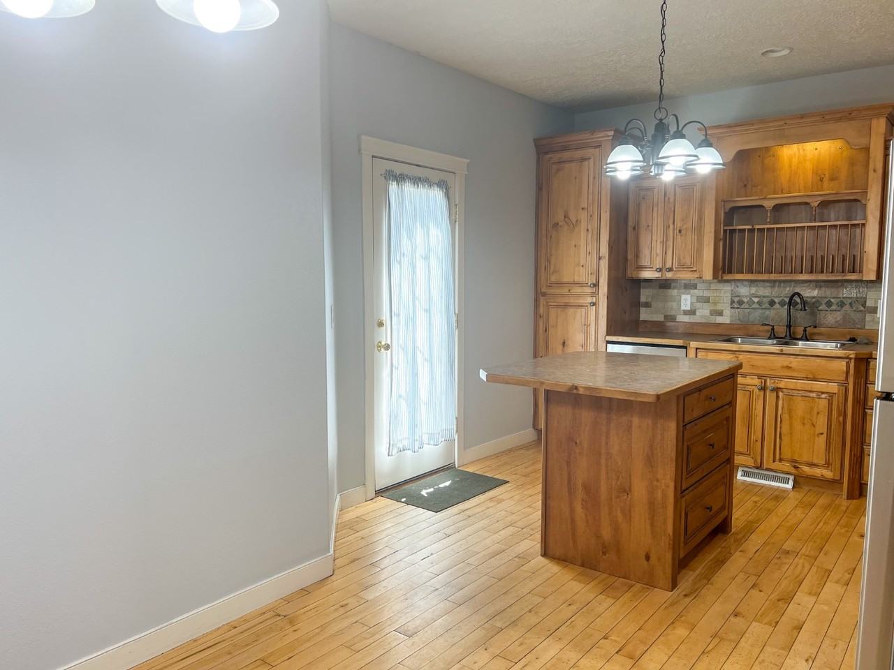 1045 N 130 W - Photo 5 of 20