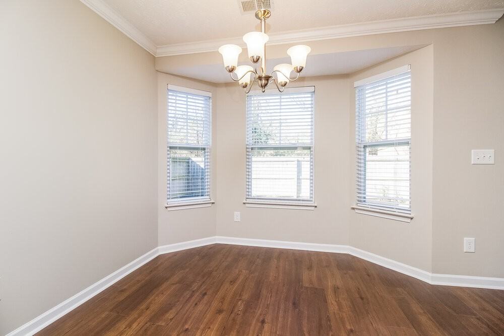 327 Sarava Ln - Photo 4 of 18