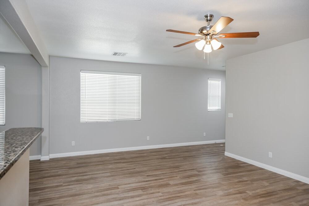 181 Crested Creek Ave - Photo 5 of 16