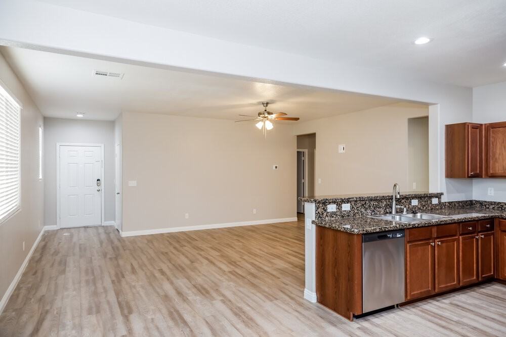 181 Crested Creek Ave - Photo 7 of 16