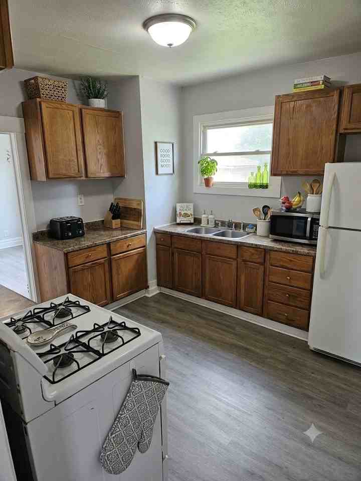 207 N Johnston Ave #1 - Photo 3 of 9