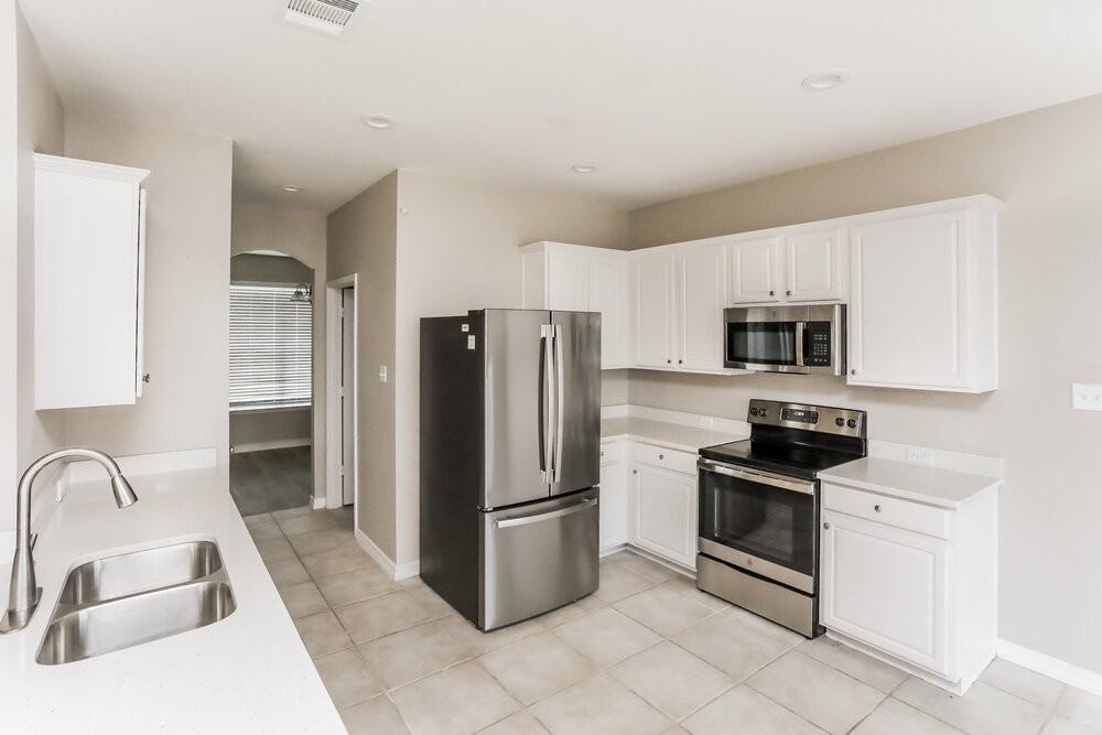 226 Arabian Rd - Photo 7 of 17