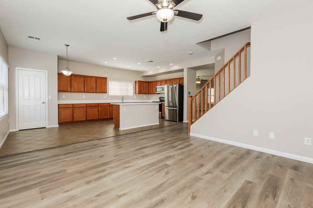 8461 E Lindner Ave - Photo 5 of 17