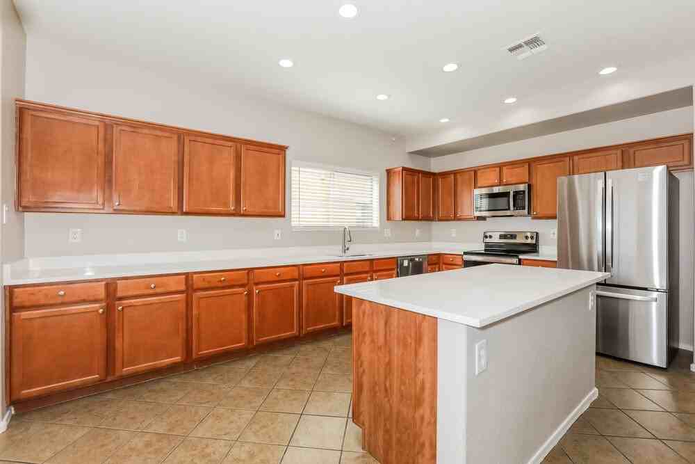 8461 E Lindner Ave - Photo 7 of 17