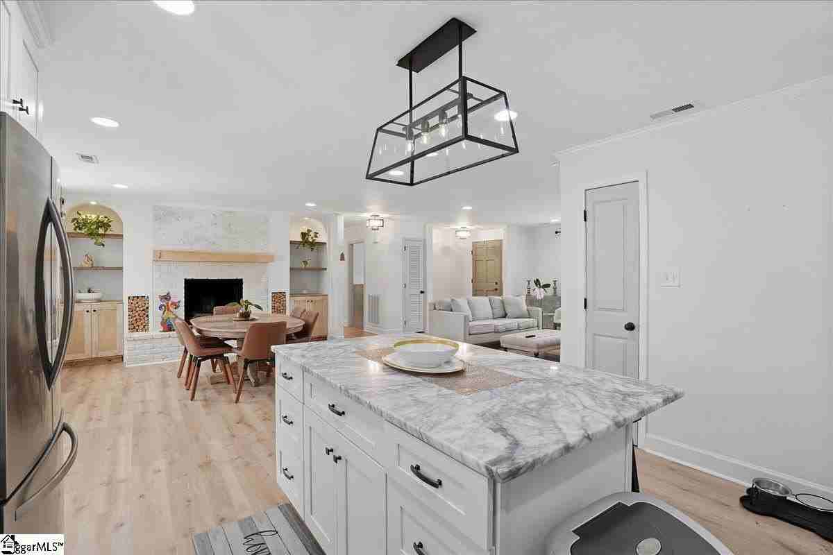 206 Rosemary Ln - Photo 7 of 29