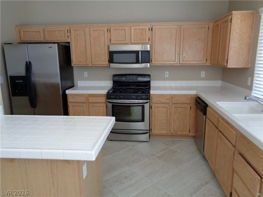 446 Nancy Dr - Photo 4 of 15