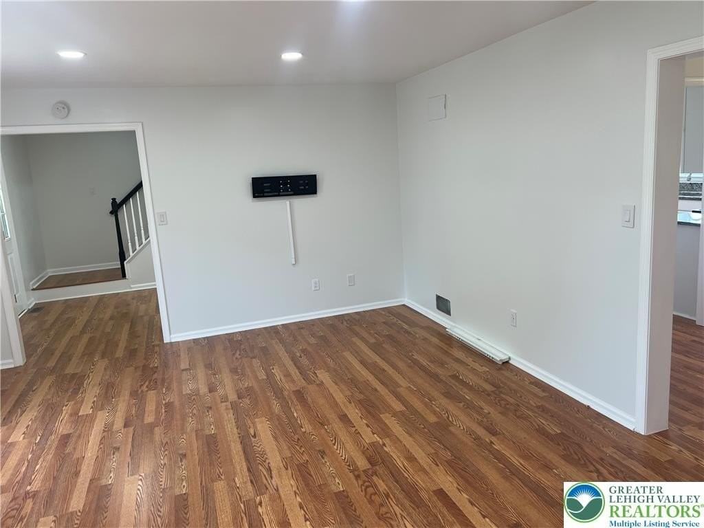 2593 Halleck Dr - Photo 5 of 40
