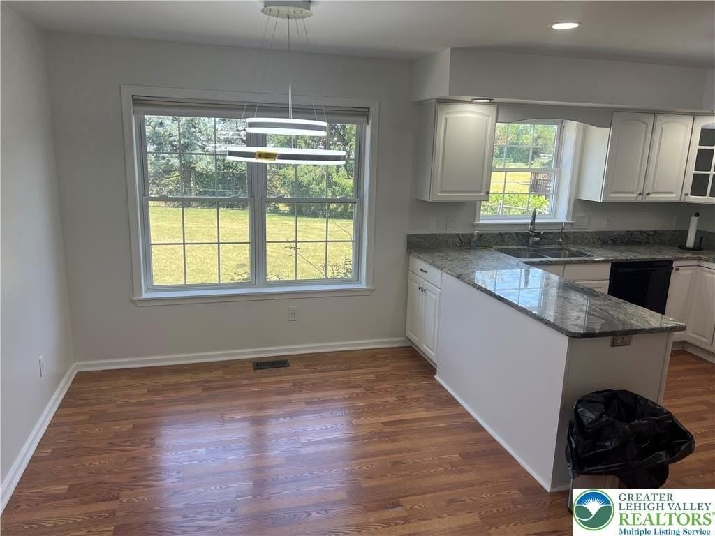 2593 Halleck Dr - Photo 6 of 40