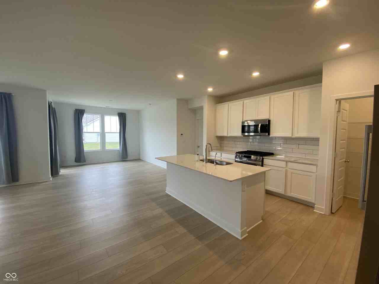 5102 Astor Way - Photo 4 of 21