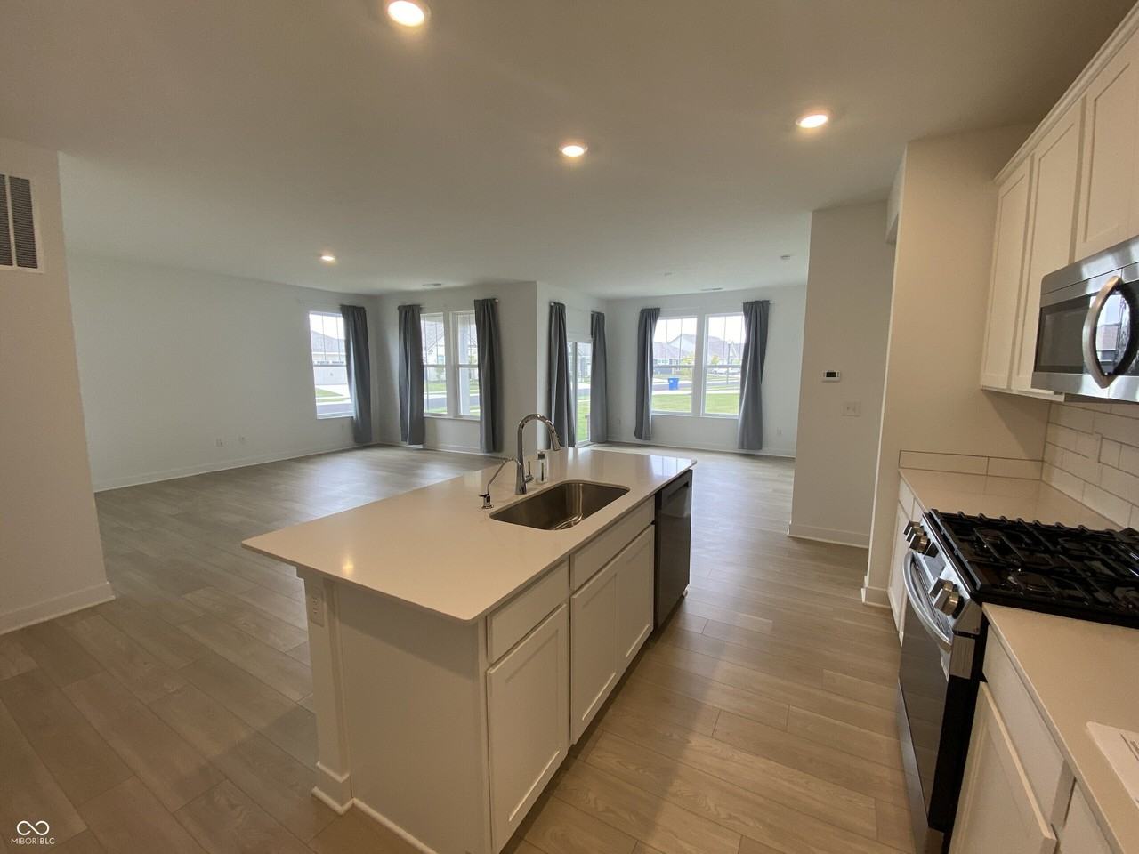 5102 Astor Way - Photo 5 of 21