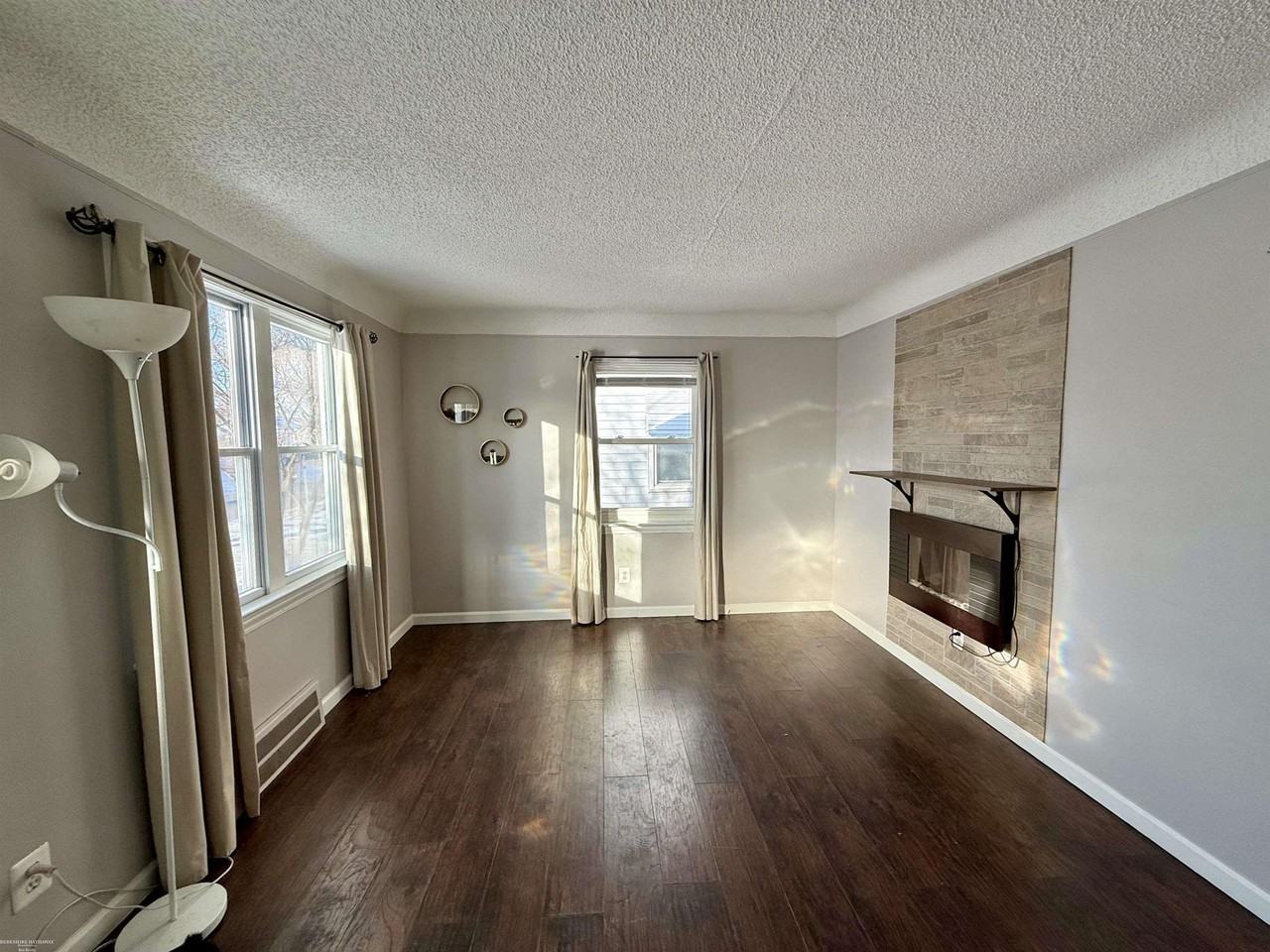 25304 Culver St - Photo 2 of 39