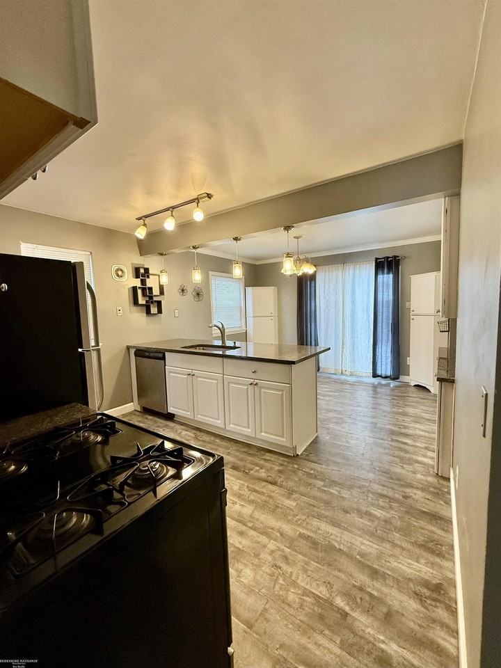 25304 Culver St - Photo 7 of 39