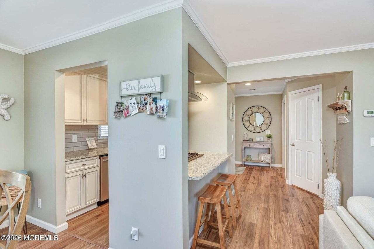 606 Bay Ave #6 - Photo 4 of 31