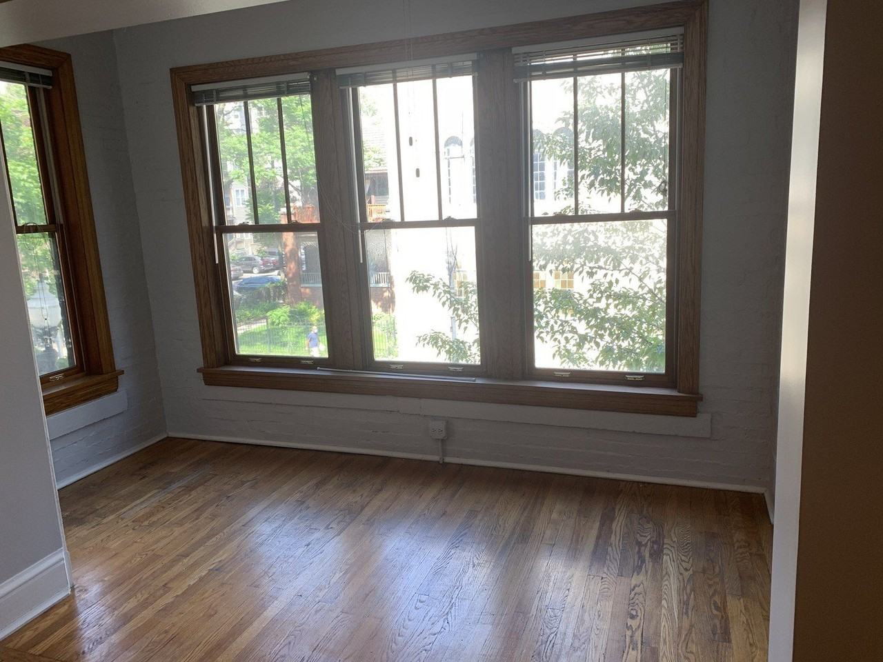 5606 N Kenmore Ave #3 - Photo 4 of 17