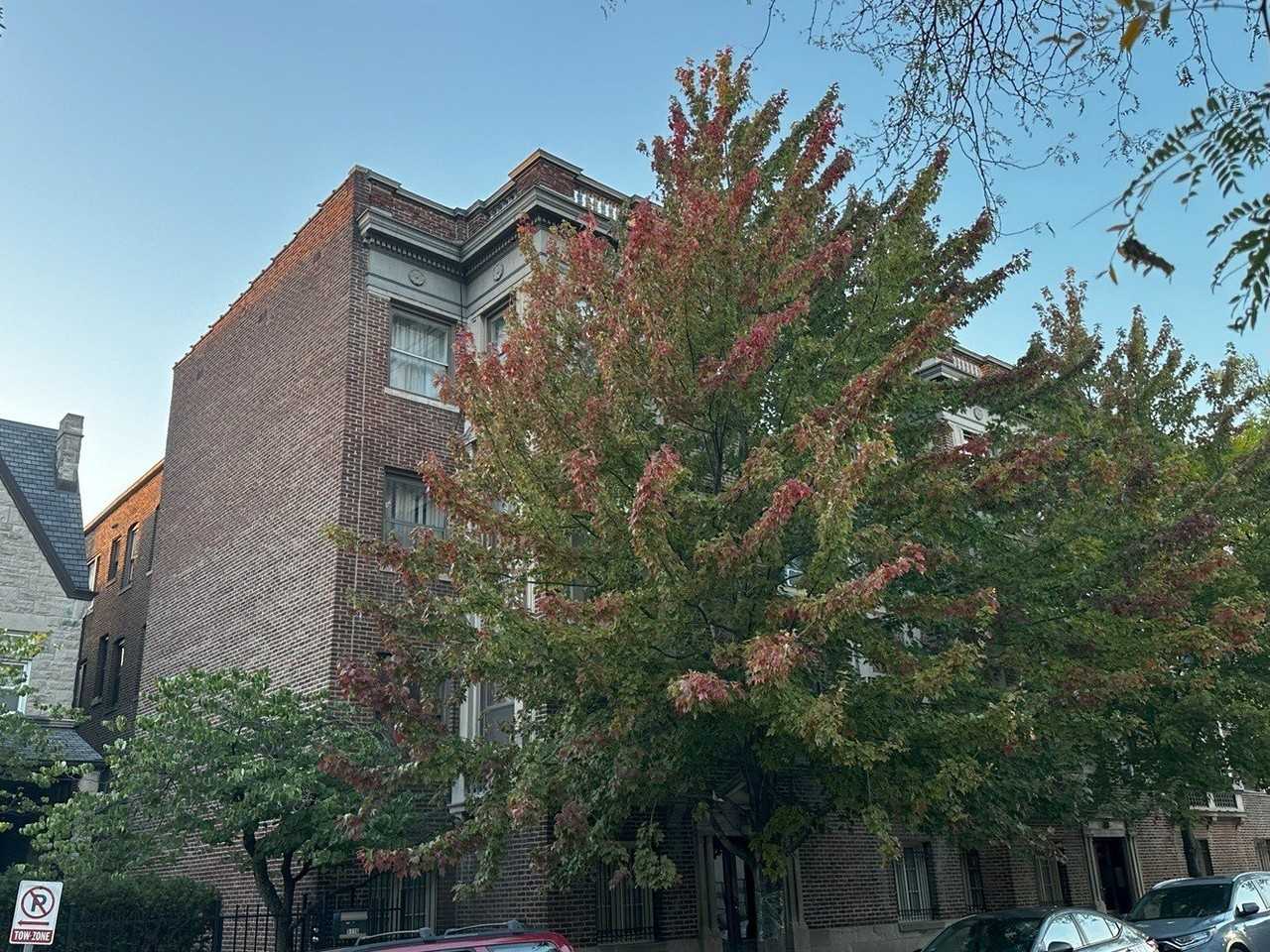 5114 S Woodlawn Ave #3L - Photo 2 of 19
