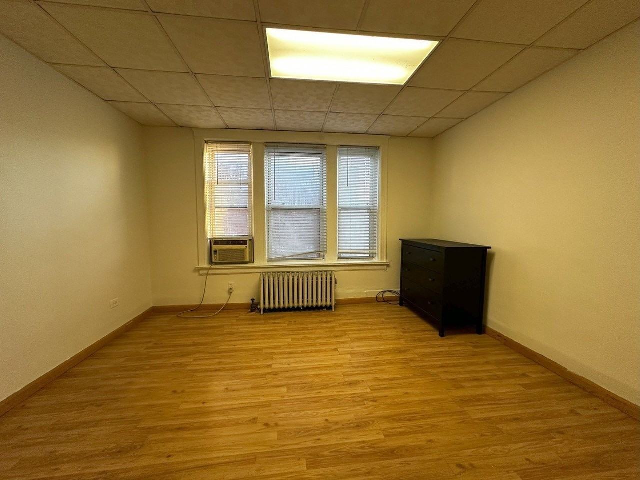 5114 S Woodlawn Ave #3L - Photo 3 of 19